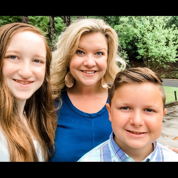 Meet your Posher, April - Picture 2 of 8